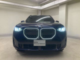 【キドニーグリル】BMWは約90年もの間、ほぼ全ての車両にひと目でBMWだと分かるこの特徴的なフロントグリルが備えられ、デザイン・アイコンとして親しまれてきました。
