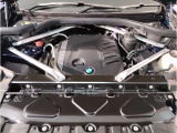 【BMWクリーンディーゼル】市場をリードするディーゼルエンジン。低回転ステージ専用ターボが走り出しから効果的に過給を行いスムーズな発進加速や低燃費を実現。ディーゼルの常識を超えたスポーティな走りを!