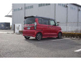 大口なトランクルームです。幅広で荷物の出し入れが簡単になります!