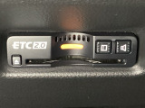 ハンドルの左下にETC2.0がついています。高速道路の料金所の通過も楽々です。 カードの取り出しもしやすい場所についています。