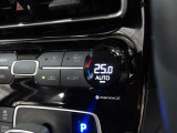 車内の温度管理に便利なオートエアコン☆