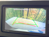 【バックカメラ】駐車時に後方がリアルタイム映像で確認できます。大型商業施設や立体駐車場での駐車時や、夜間のバック時に大活躍!運転スキルに関わらず、今や必須となった装備のひとつです!