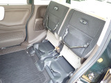 ◆チップアップ&ダイブダウン機構付【ULTR SEAT】は後席座面を左右分割で跳ね上げることができます。トランクで積載できない背の高い荷物をラクラク収納できます。ホンダ車ならではの人気装備です。