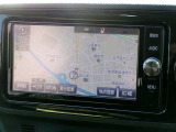 純正7型ナビを装備。タッチパネル式で使いやすく、お出かけもラクラクです。
