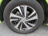 純正15インチアルミを装着!お洒落は足元から♪♪