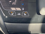 運転席、助手席にシートヒーター装備。冬場の寒い時に座面を温めてくれます。