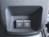 後ろの席の方用にUSB充電ポートが2つついてます!