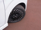 165/55R15タイヤ+スタイリッシュな専用アルミホイールです。スタッドレスタイヤや各種オプションのご注文も承っております♪