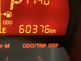入荷時点での走行距離になります。車両の入れ替え等で若干走行距離が増えてしまう事がございます。ご理解の程お願い申し上げます。