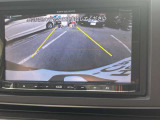 ガイドライン機能付きのリアカメラが装備されておりますので、後退時にとても便利です。
