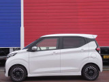 クールに、スタイリッシュに、自分らしく。Highway STAR Urban CHROME!クルマが360&deg;周囲を見守ってくれるから、安心しておでかけできます。ボディカラーは人気のホワイトパール(特別塗装色)です。