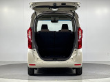 【荷室】お買い物お出かけを快適にしてくれる荷室。さまざまな荷物がスッキリ収納できます。