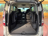 後席を格納すると、これだけの広さが!シーンに合わせたシートアレンジで、大きな荷物も積むことが出来ます♪