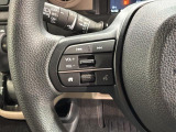 ステアリングにオーディオ操作スイッチが付いています。オーディオ画面に直接タッチしなくても操作が出来ますので、運転に集中できます。