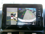 アラウンドビュ-モニタ-装備。上から見下ろしているような映像が表示されるので、車庫入れ時も安心です!