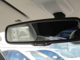 アラウンドビューモニターが付いていて、お車を空から見たような目線で駐車できます。