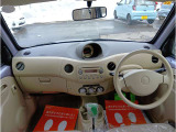 かわいらしいデザインの運転席周り
