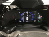とっても見やすいメーターです。夜間時はラグジュアリーな気分にさせてくれる照明が魅力ですので、夜のドライブも楽しみになりますよ♪