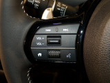 【ステアリングリモコン】ステアリングにオーディオ調節可能なスイッチが装備されていますので運転中でも視線をそらさずにオーディオの調節が可能です!