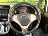 インテリアに合わせたデザインのステアリングは、運転される方のことも考え、運転しやすい形状、大きさです。是非一度、実際に触ってお確かめください。