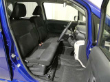 当社の中古車はシートを外して隅々までキレイに仕上げてあります。