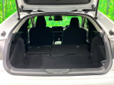 ラゲッジルームは、大容量のスペースを確保。普段のお買い物からレジャーまで、幅広く活躍してくれます!また、リアシートを倒すことでバリエーション豊かにお使いいただけます。
