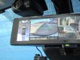 アラウンドビューモニター クルマを上空から見下ろしているかのように、視認しにくい周囲の情報を映像で提供します。クルマをスムーズに駐車させる事ができます。