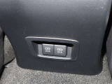 車内で充電もできます。