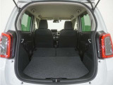 2列目シートを倒すことで、大変広いラゲッジスペースとなります。大きな荷物を積んだりと様々な用途にご利用いただけます。