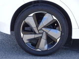 【タイヤ】 【純正17インチアルミホイール】《205/50R17》専用のアルミなのでお車のイメージぴったりですね!