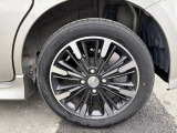 純正アルミホイール装着車です。