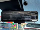 スマートルームミラーも付いています。後方ピラーや荷物、後席に同乗している方や曇りなど視界が遮られた場合でも後方カメラからの映像で安全確認をすることができます。