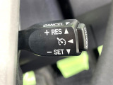 【クルーズコントロール】高速道路もラクラク走行。アクセルを離しても一定速度で走行ができ、長距離運転時の負担を軽減!加速・減速も簡単なスイッチ操作で調整できます。
