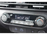 オートエアコンで温度を設定するだけで快適な車内環境を維持することができます!