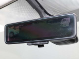 車両後方を映し出します・スマートルームミラー装備です。