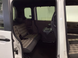 ホンダ車の低床ボディは、チャイルドシートへのお子さまの乗降や荷物の積載もスムーズ。足元もゆったりとしていますので、おくつろぎいただけます。