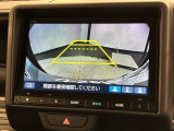 リバースギアに入れるだけで後方の表示へ切り替わります。夜間や雨の日の駐車も楽になりますよ。