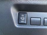 荷物で両手が塞がっていても足をかざして開閉可能になるハンズフリーオートスライドドアが装備