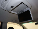 後席モニター付きです。