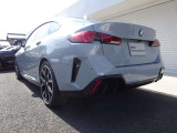 長期にわたる保証を実現。安心の無償保証。2年間のBMWプレミアムセレクション保証と延長保証(別途費用)を合わせて最大4年間の保証。万一の故障に長期間備えることができ、ご安心してお乗り頂けます。