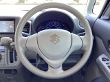 ステアリングのスレなどもなく、きれいな状態を保っております。また、メーターにも重度の高い警告などもございませんのでご安心を