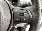 ステアリング右手側に安全運転支援機能のホンダセンシングをコントロールするスイッチ、左手側にオーディオ関連のコントロールスイッチを配置、視線を逸らすことなく運転に集中できます