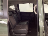スライドドアなら狭い駐車場でもドアをぶつける心配がありません。