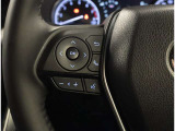 左側のステアリングスイッチはメーター内の表示の操作とオーディオの音量の操作なが可能です。