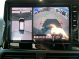 見下ろしているかのような映像で、駐車もスムーズにできる。アラウンドビューモニター