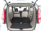 シートをすべて倒すとこんなに広々。たくさん荷物を積めます。これだけのスペースであればかなりの荷物が載せられます!