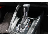 扱いやすい位置に配置されたフロアオートマチックです☆CVTを採用で滑らかでスムーズな走りが楽しめますよ♪