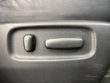 【パワーシート】スイッチ一つで簡単にシートの微調整が可能!電動だから力もいりません!快適なシートポジションにセットして、快適なドライブをお楽しみください。
