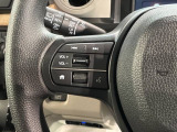 ステアリングにオーディオ操作スイッチが付いています。オーディオ画面に直接タッチしなくても操作が出来ますので、運転に集中できます。