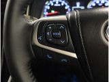 左側のステアリングスイッチはオーディオの操作が可能です。